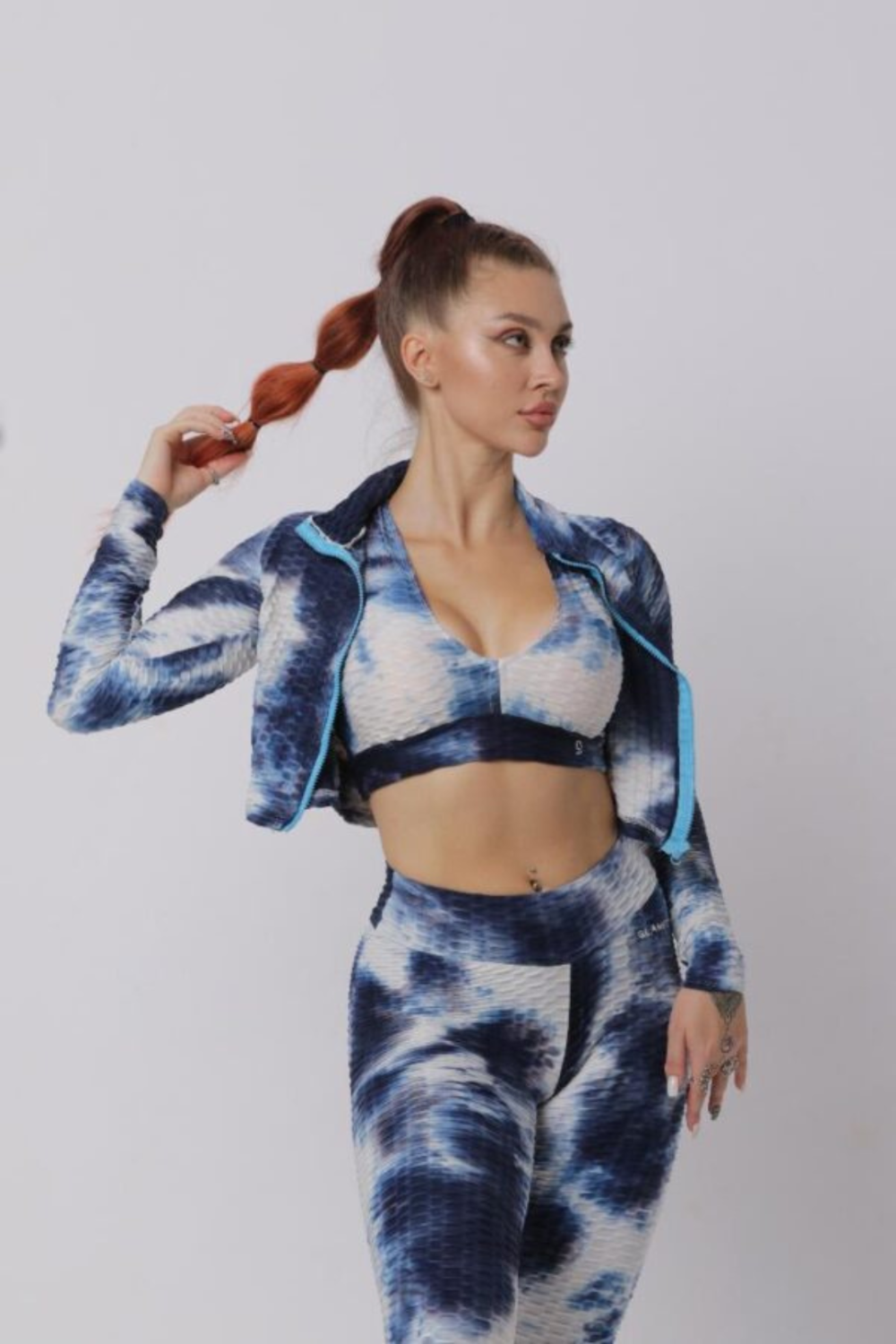 Women Soft Compression Seamless Tie Dye High Waist Leggings Bra and Jacket Set Light Blue and White