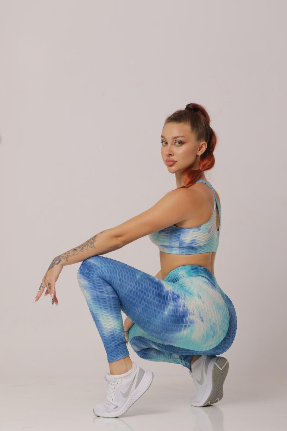 Women Soft Compression Seamless Tie Dye Scrunch Back Fitness Leggings Bra and Jacket Set Sky Blue and Turquoise