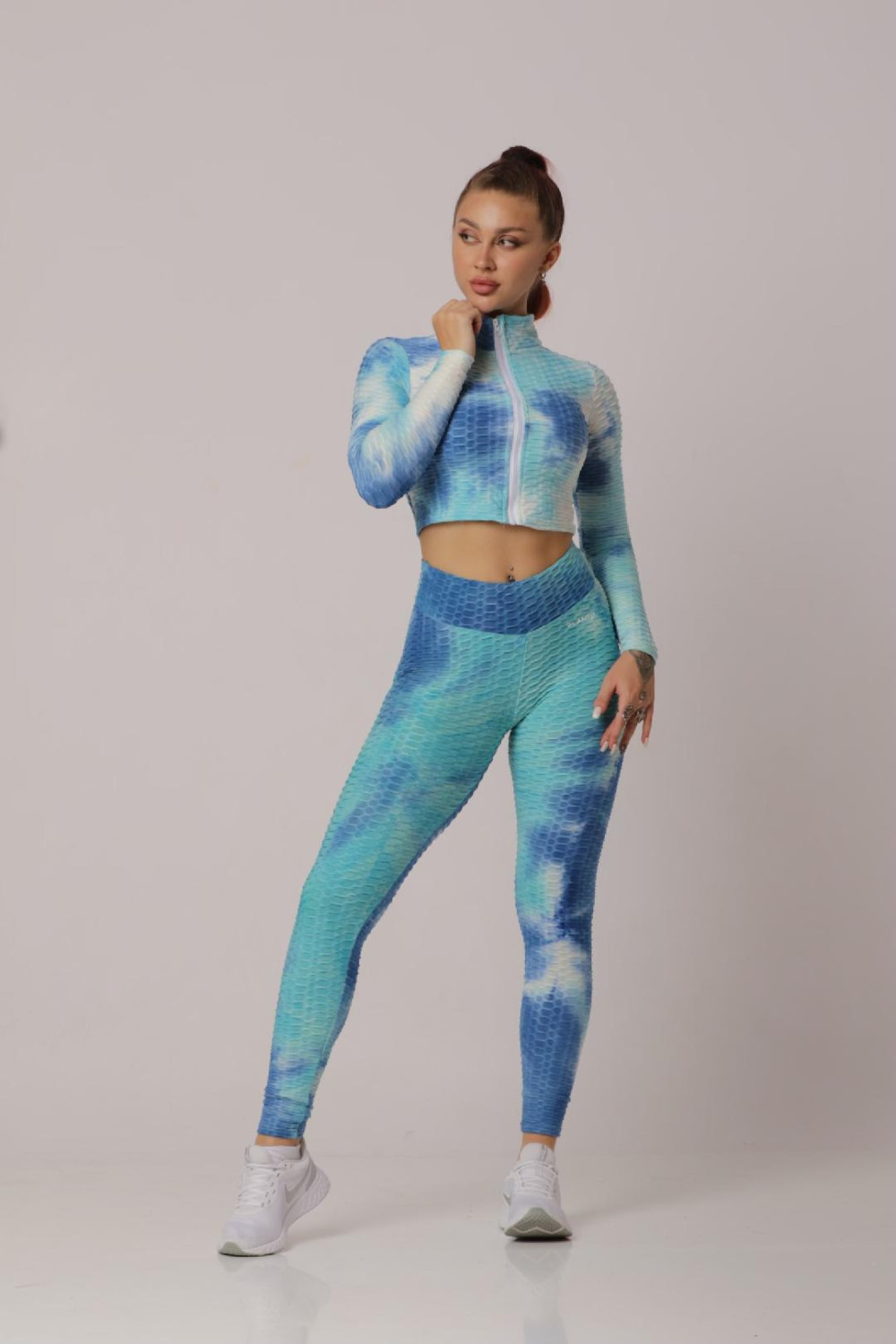 Women Soft Compression Seamless Tie Dye Scrunch Back Fitness Leggings Bra and Jacket Set Sky Blue and Turquoise